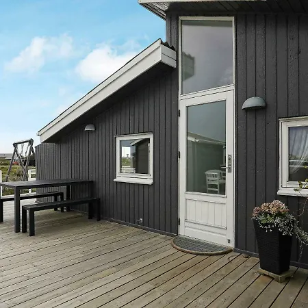 8 Person In * Ринкёбинг