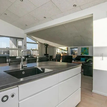 8 Person In Ринкёбинг