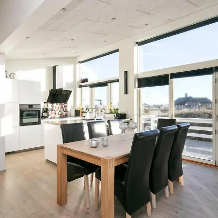 8 Person In * Ринкёбинг